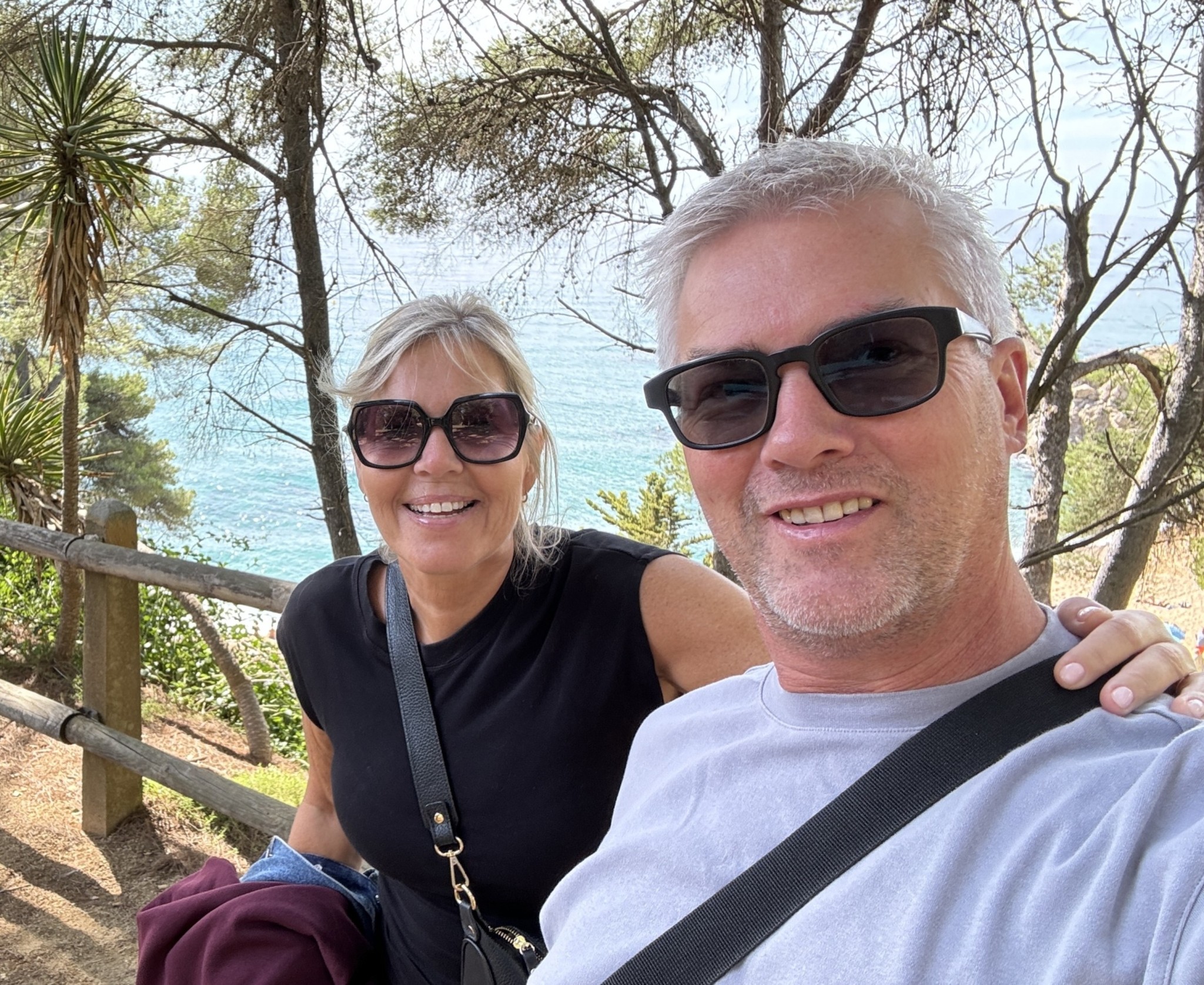 ANDIAMO! We gaan er samen even tussenuit! ☀️🚗🧭❤️Met de koffers gepakt en onze favoriete zonnebrillen op de neus reizen we af naar Italië voor een flinke dosis la dolce vita. Even heerlijk opladen, samen met onze kinderen en kleinkinderen en inspiratie opdoen voor het nieuwe seizoen! 🍕😎⚠️ Let op: Oogcontact bij Gerard is tijdelijk gesloten. We zijn vanaf 16.00 uur vanmiddag gesloten.  Woensdag 17 juni openen wij de deuren weer. Arrivederci en tot snel! 👋✨Groetjes, Gerard & Gerda